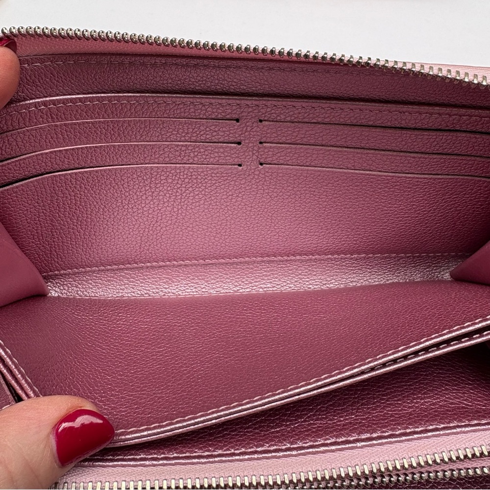 ❌SOLD❌ Louis Vuitton Lock Me Wallet in Crystal Rose Metallic Leather Zippy - Picture 9 of 17